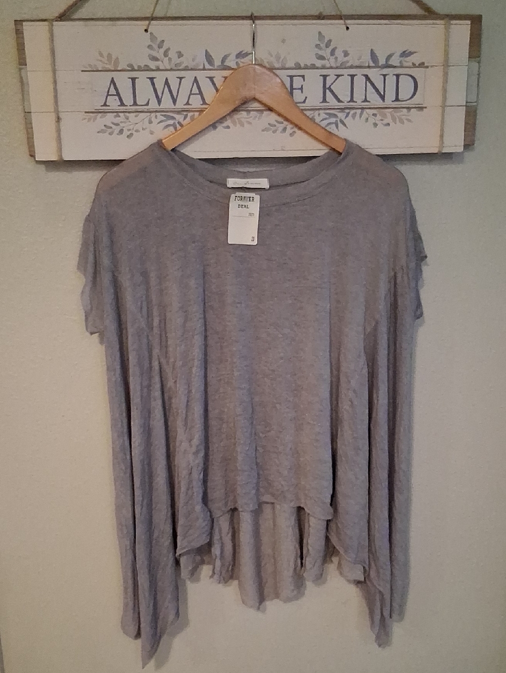 4/$13 Flowy lightweight  tee